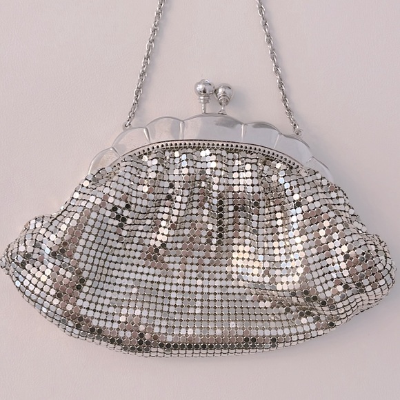 Vintage Duramesh Fifth Avenue silver mesh purse and compact - Picture 2 of 9